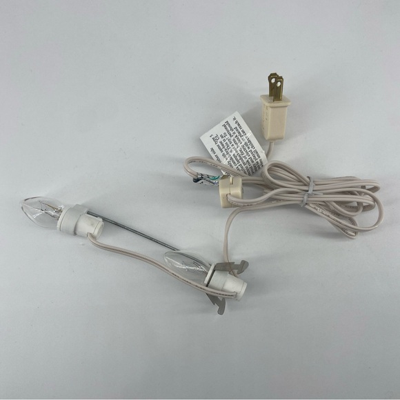 Santa's Workbench Bayside Lighthouse Towne Collection Blink Light Porcelain Box - Picture 5 of 15